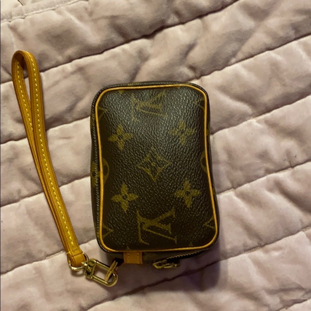 Authentic Louis Vuitton Wapity Trousse Wristlet